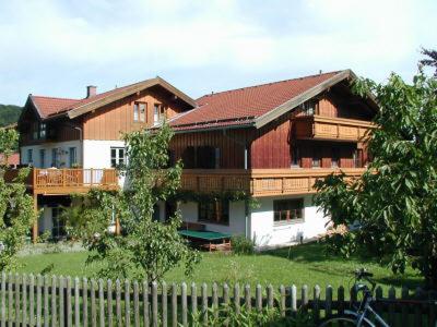 Gaestehaus Alpin - Inkl. Chiemgau-Karte Bergen  Bagian luar foto
